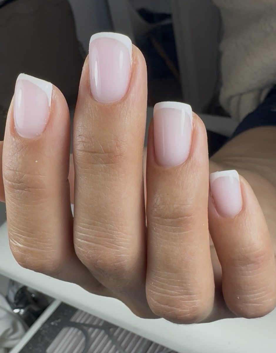 Manucure French classique par Nail Tech Studio