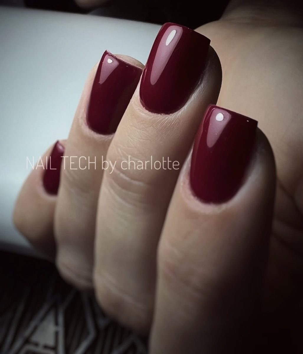 Pose complète capsule bordeaux par Nail Tech Studio